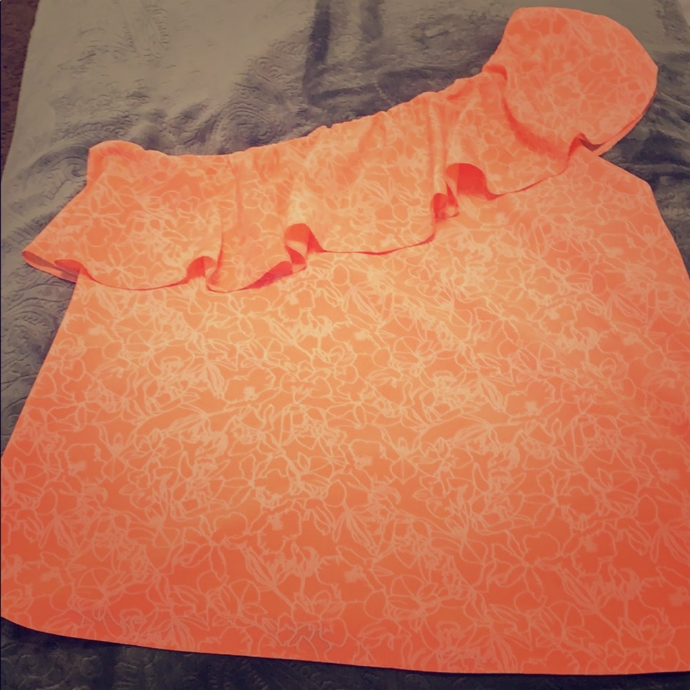 🎁3/$15🎁 Lovely one shoulder top wore twice